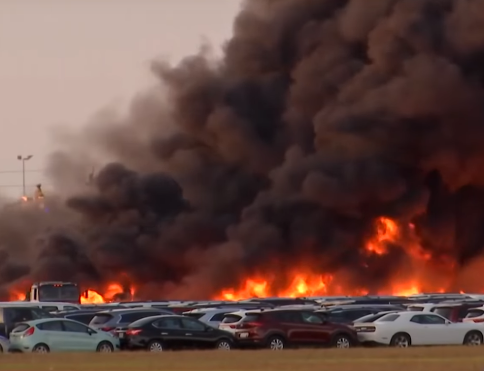 Požar na Floridi, izgorelo hiljade automobila